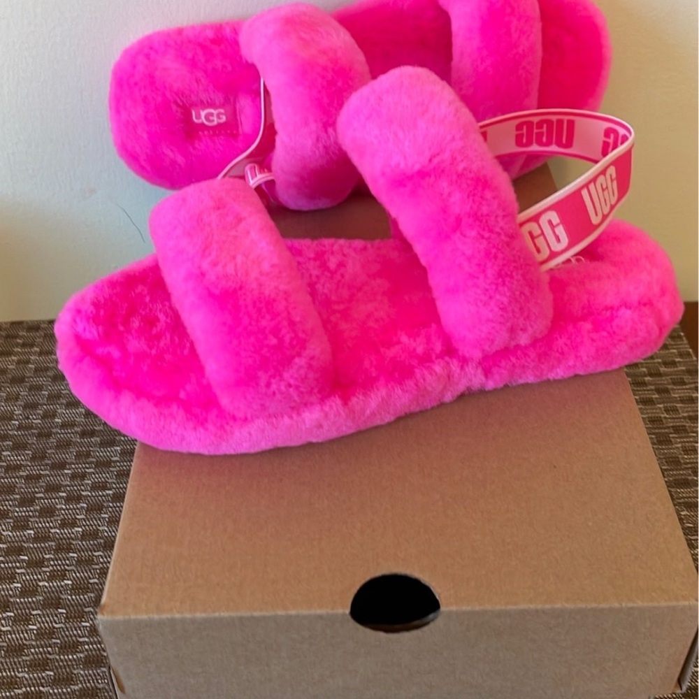 Ugg pink slippers size 6